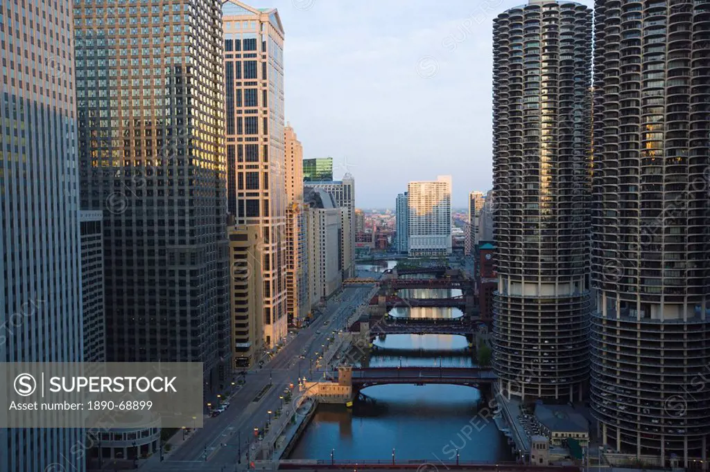 Skyscrapers along the Chicago River and West Wacker Drive at dawn, Marina City on the right, Chicago, Illinois, United States of America, North Americ...