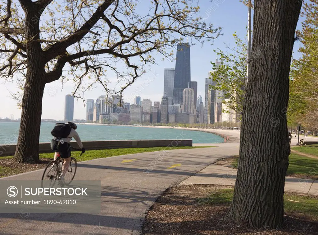 Cyclist by Lake Michigan shore, Gold Coast district, Chicago, Illinois, United States of America, North America