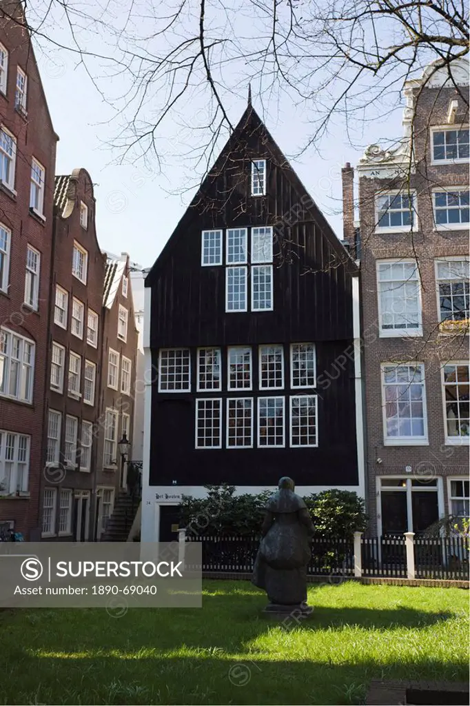 Het Houten Huis, the oldest house in Amsterdam, Begijnhof, a beautiful square of 17th and 18th century houses, Amsterdam, Netherlands, Europe