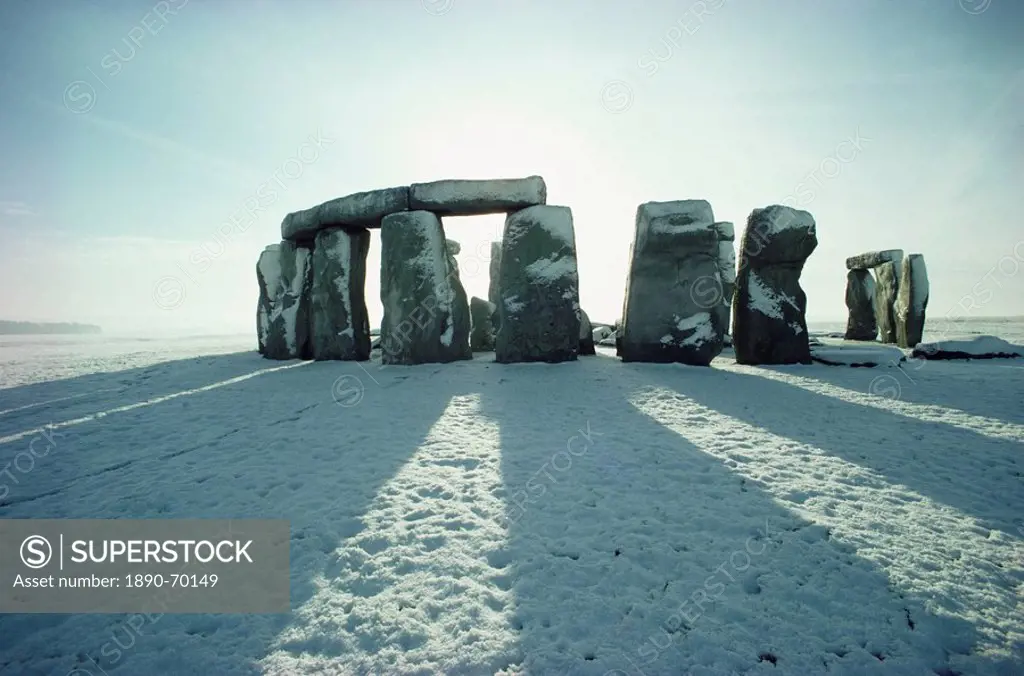 Stonehenge, UNESCO World Heritage Site, in winter snow, Wiltshire, England, United Kingdom, Europe