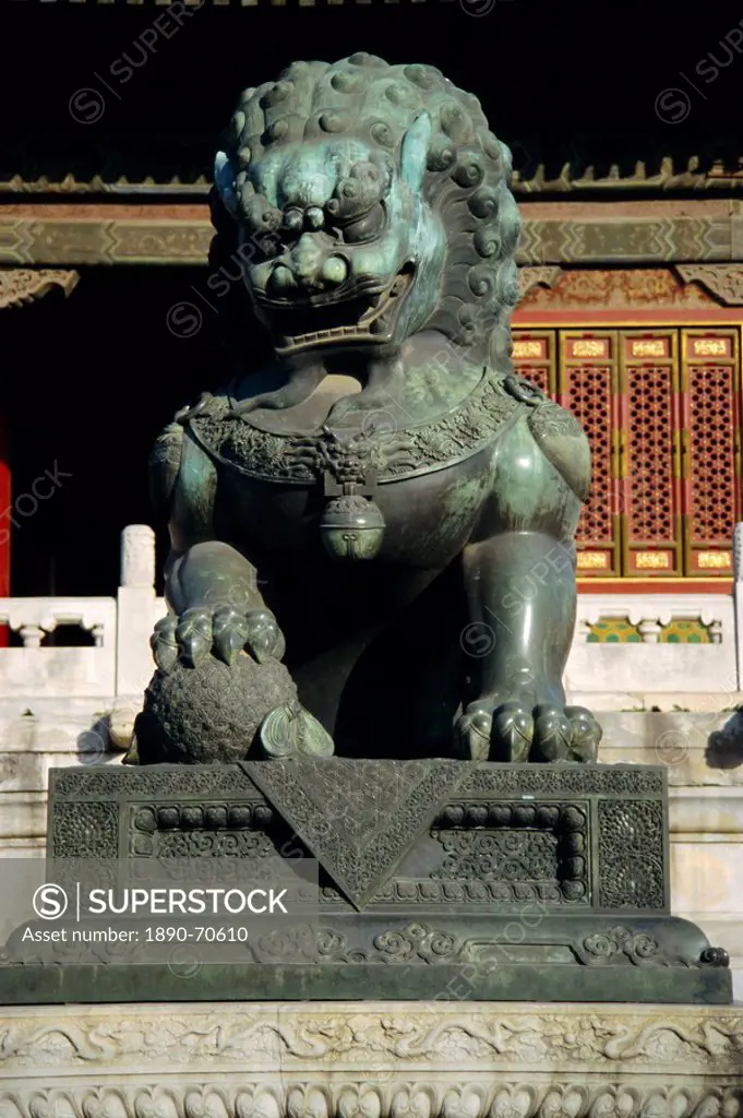 Bronze lion statue, Forbidden City, Beijing, China, Asia