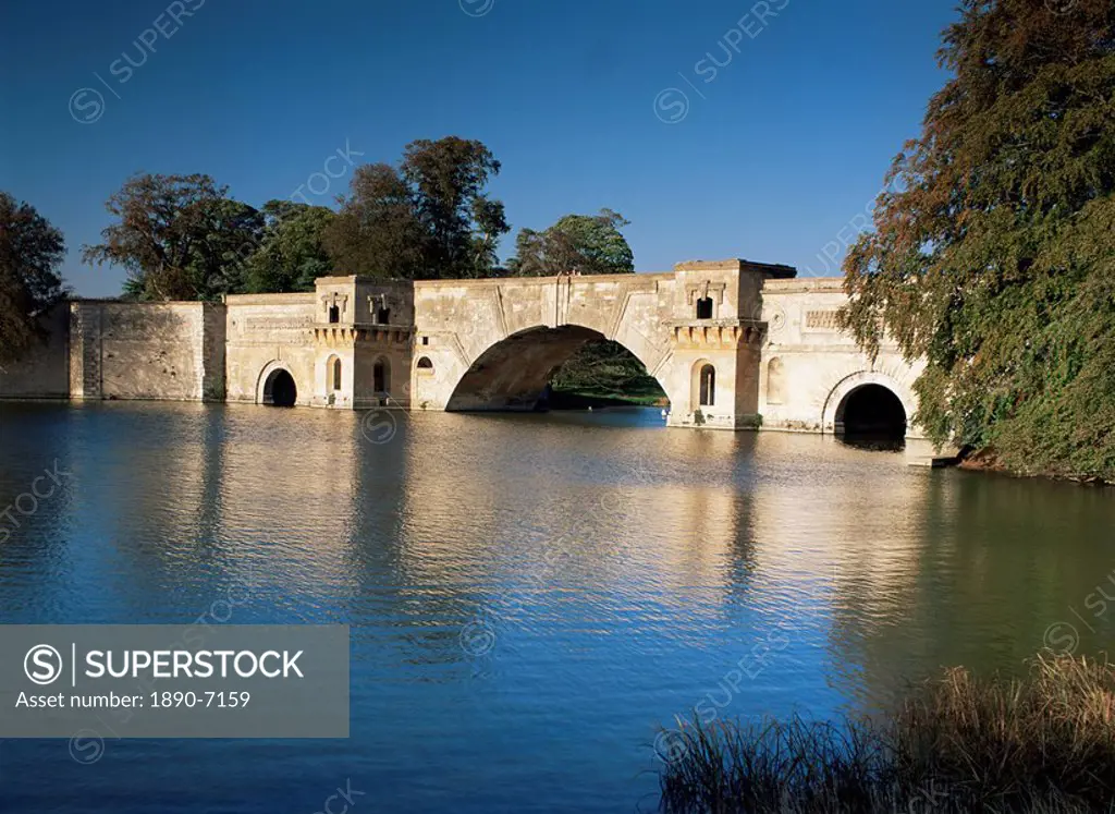 The Grand Bridge, Blenheim Palace, Oxfordshire, England, United Kingdom, Europe