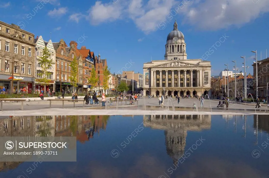Council House reflected in the infinity pool, and fountains in the newly renovated Old Market Square in the city centre, Nottingham, Nottinghamshire, ...