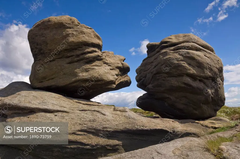 The Wain Stones Kissing Stones on Bleaklow Moor, on the Pennine Way footpath, Peak District National Park, Derbyshire, England, United Kingdom, Europe