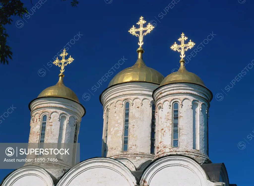 Close_up of golden domes and crosses on the Cathedral of the Transfiguration of Our Saviour, at Yaroslavi in the Golden Ring, Russia, Europe