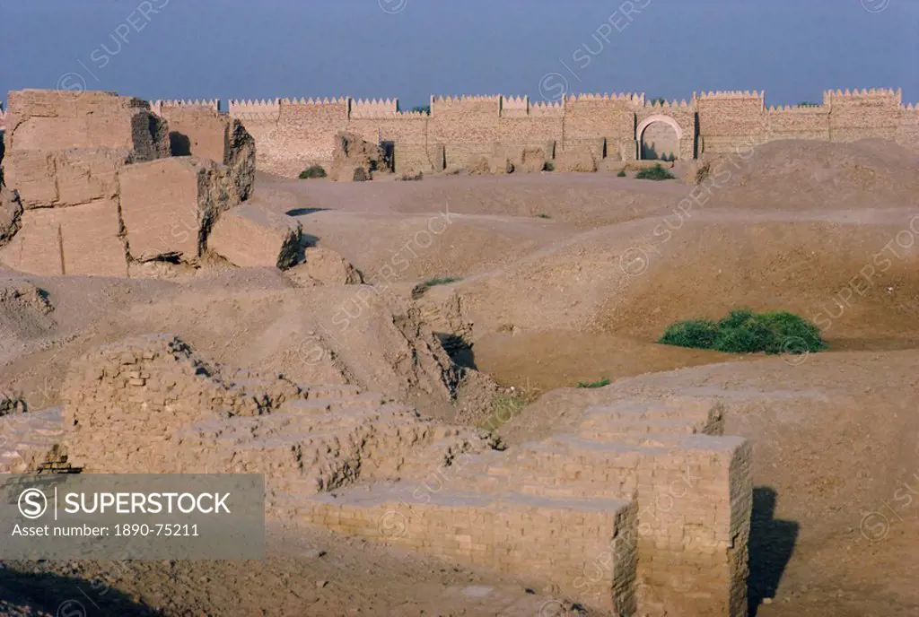 Ancient city ramparts, archaeological site of Babylon, Iraq, Middle East