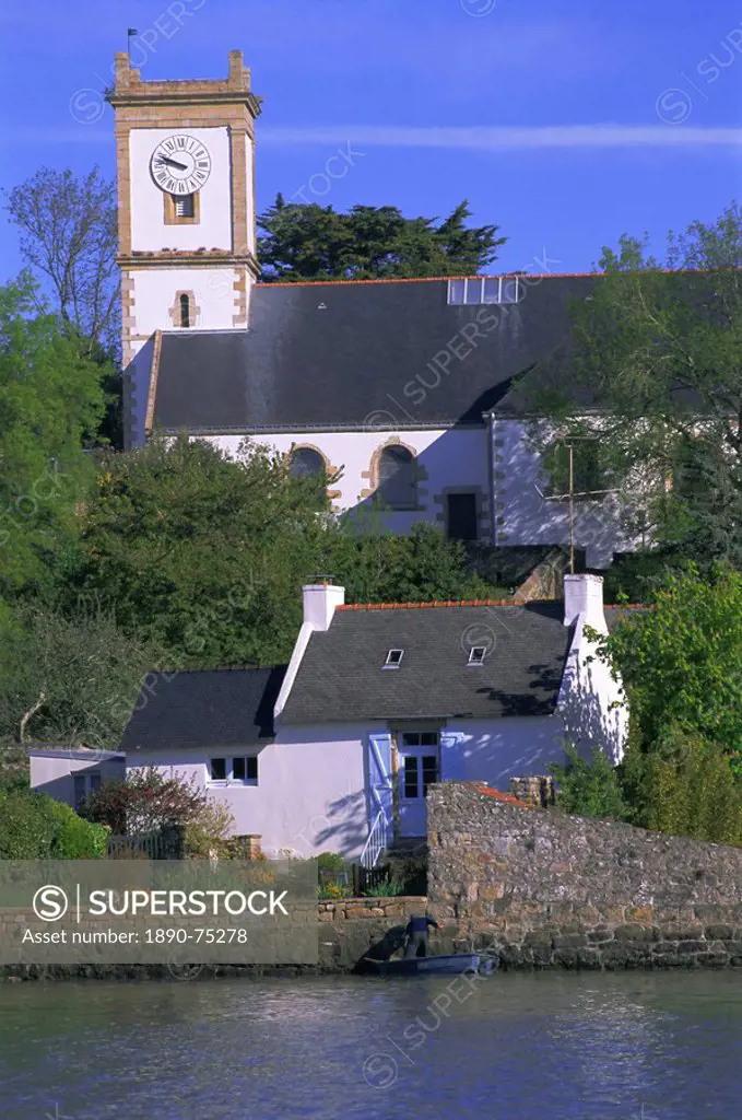 Church and cottage, Bourg de Locmiquel, Ile_aux_Moines, Golfe du Morbihan Gulf of Morbihan, Breton Islands, Brittany, France, Europe