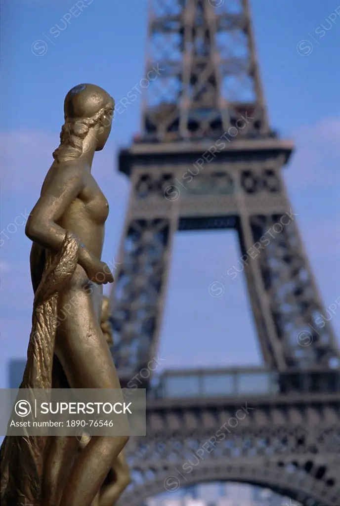 Statues at Trocadero and Eiffel Tower, Paris, France, Europe
