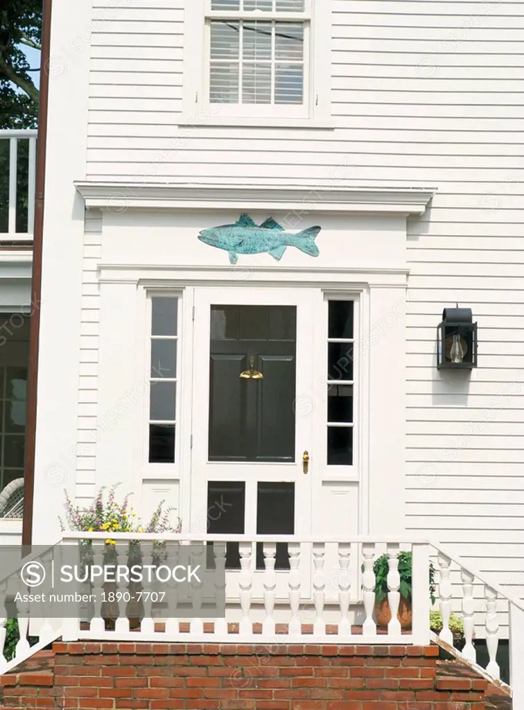 House front with fish decoration, Edgartown, Martha´s Vineyard, Massachusetts, New England, United States of America, North America