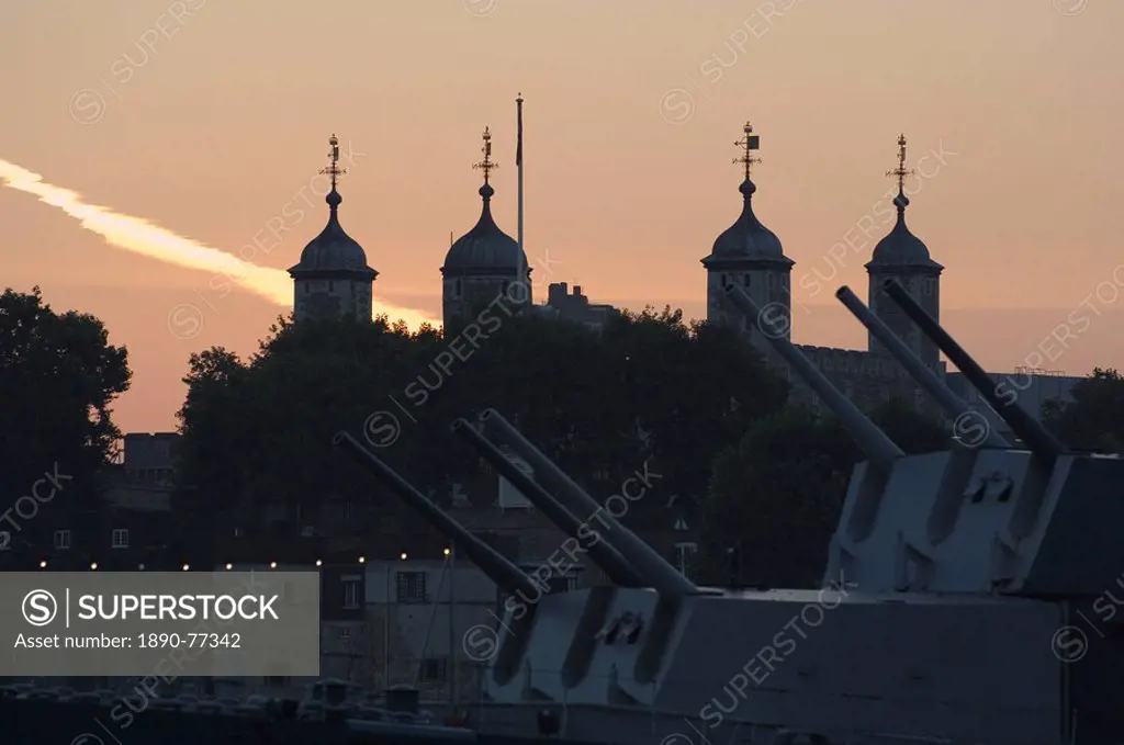 The guns of HMS Belfast and the Tower of London beyond, London, England, United Kingdom, Europe