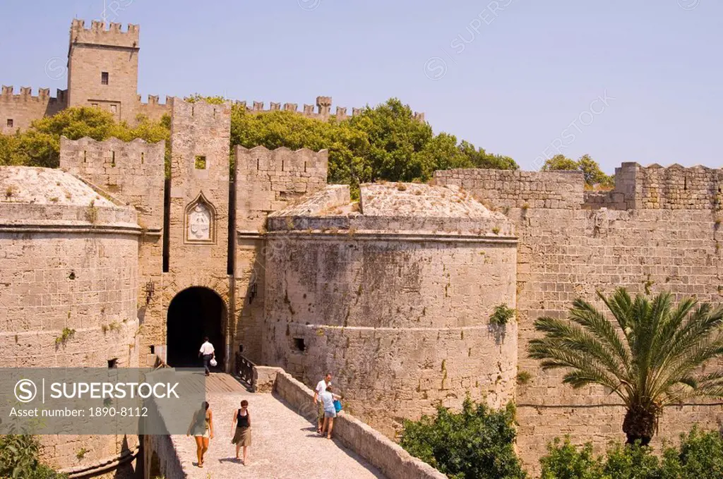 Tourists at the D´Amboise Gate and city walls around Rhodes Town, Rhodes, Dodecanese Islands, Greek Islands, Greece, Europe
