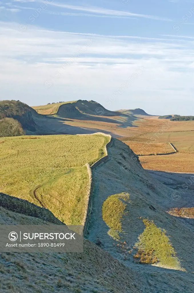 Looking west from Kings Hill to Housesteads Crag, Cuddy and Hotbank Crags, Hadrians Wall, UNESCO World Heritage Site, Northumberland Northumbria, Engl...