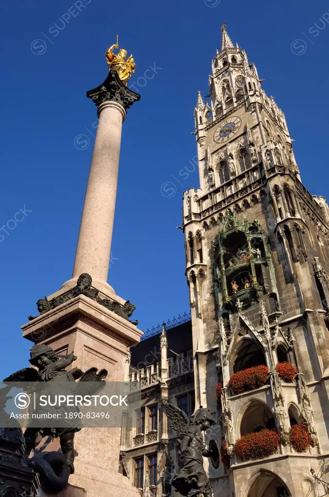 Statue of the Virgin Mary and the Neues Rathaus, Marienplatz, Munich Munchen / Muenchen, Bavaria Bayern, Germany