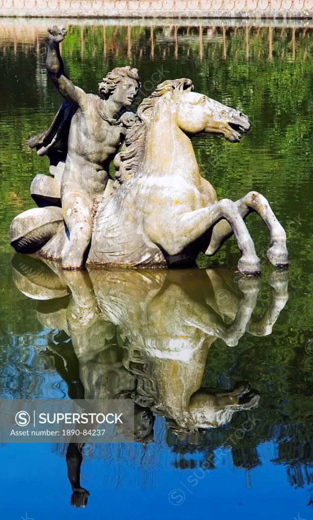 Vasca dell´Isola Island´s Pond, Perseo a Cavallo Perseus statue, Boboli Gardens, Florence, Tuscany, Italy, Europe