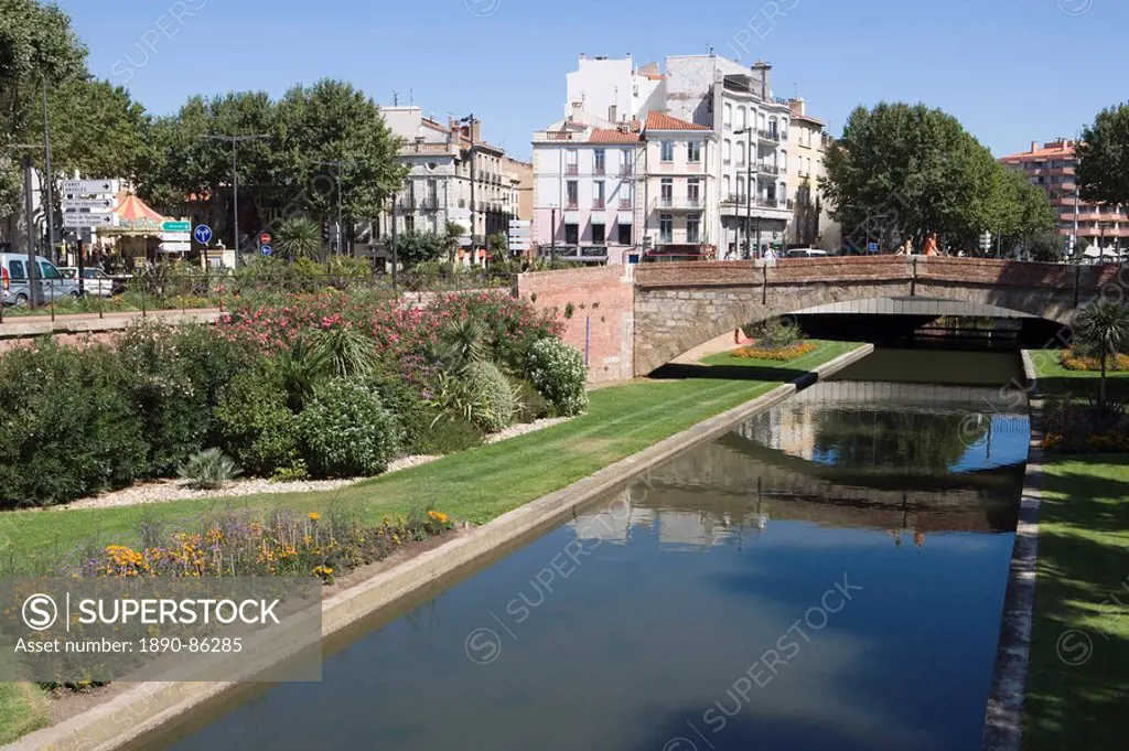 Canal, Quay Sadi Carnot, Perpignan, Pyrenees_Orientales, Languedoc_Roussillon, France, Europe