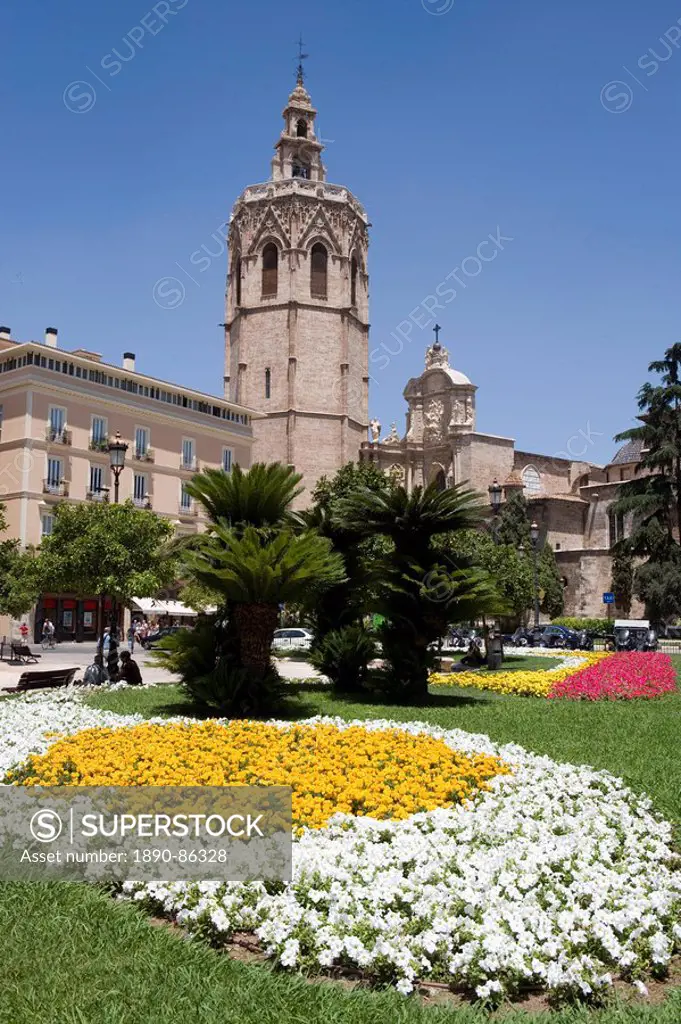flower bed, park gardens, tower, el Miguelet, Valencia, Mediterranean, Costa del Azahar, Spain, Europe