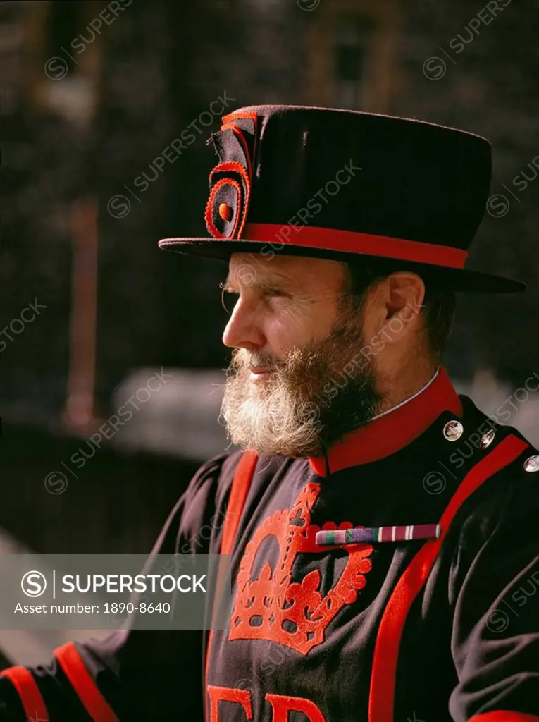 Beefeater Yeoman Warder at the Tower of London, England, United Kingdom, Europe