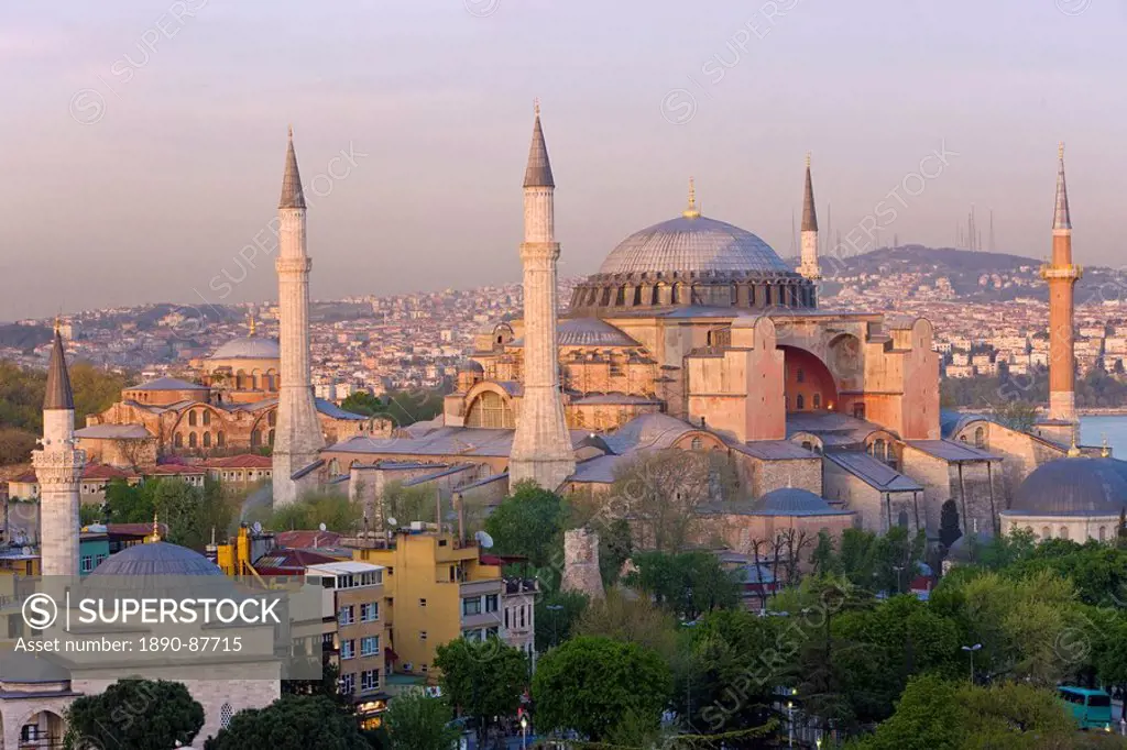 Elevated view of Aya Sofya Sancta Sophia, UNESCO World Heritage Site, in Sultanahmet, Istanbul, Turkey, Europe