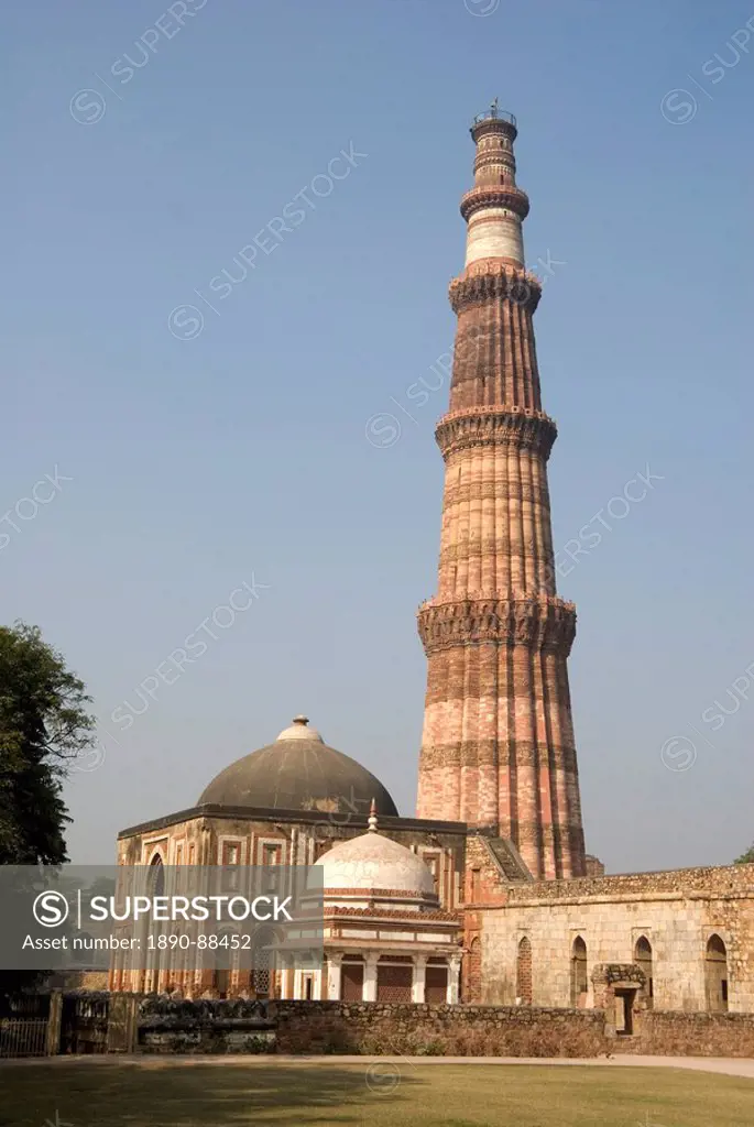 Qutb Minar, victory tower 73m high, built between 1193 and 1368 of sandstone, UNESCO World Heritage Site, Delhi, India, Asia