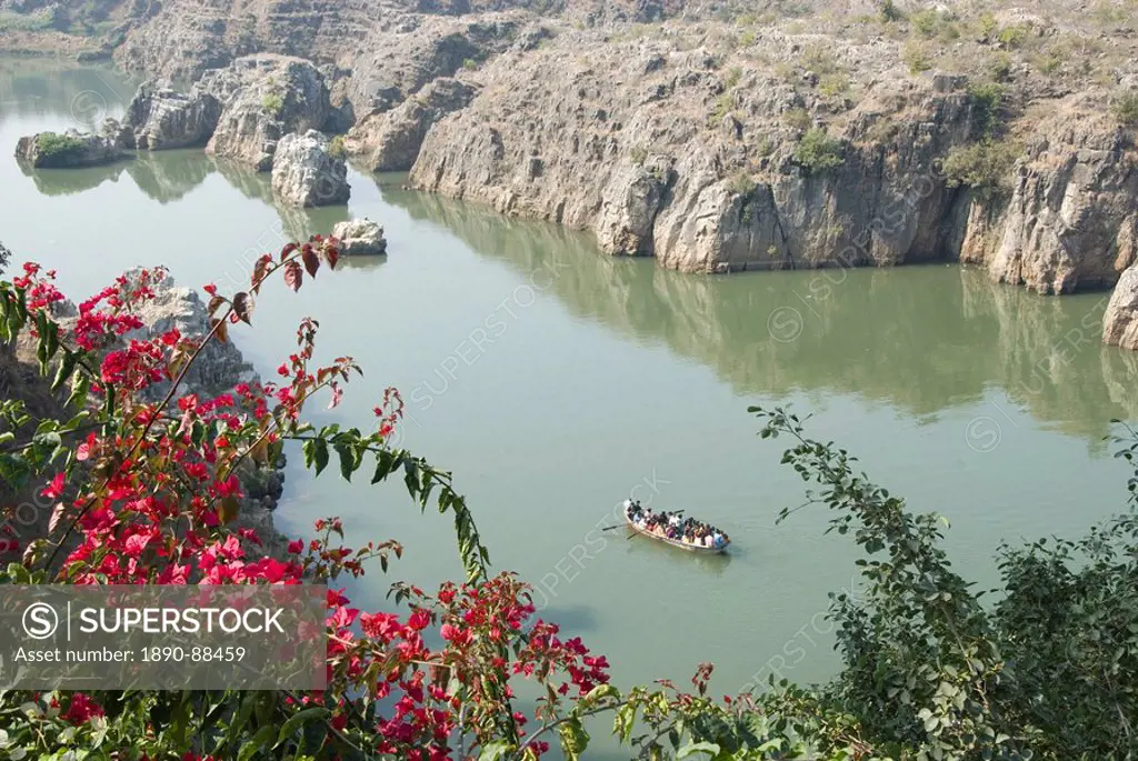 Tourist boat going into the Marble Rocks Gorge, on the Narmada River, Bhedaghat, Jabalpur, Madhya Pradesh state, India, Asia