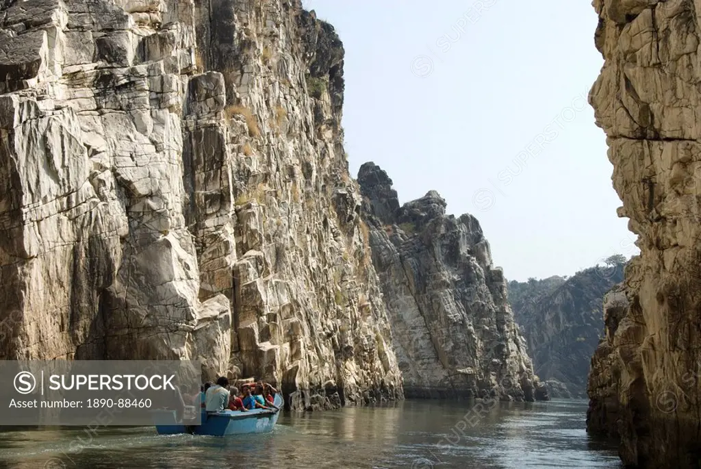 Tourist boat in the Marble Rocks Gorge, on the Narmada River, Bhedaghat, Jabalpur, Madhya Pradesh state, India, Asia