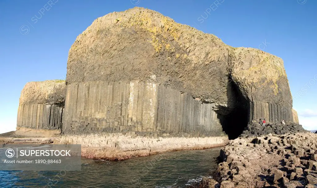 Columnar basalt lava with Fingal´s Cave cut into it by sea, Staffa, off west coast of Mull, Inner Hebrides, Scotland, United Kingdom, Europe