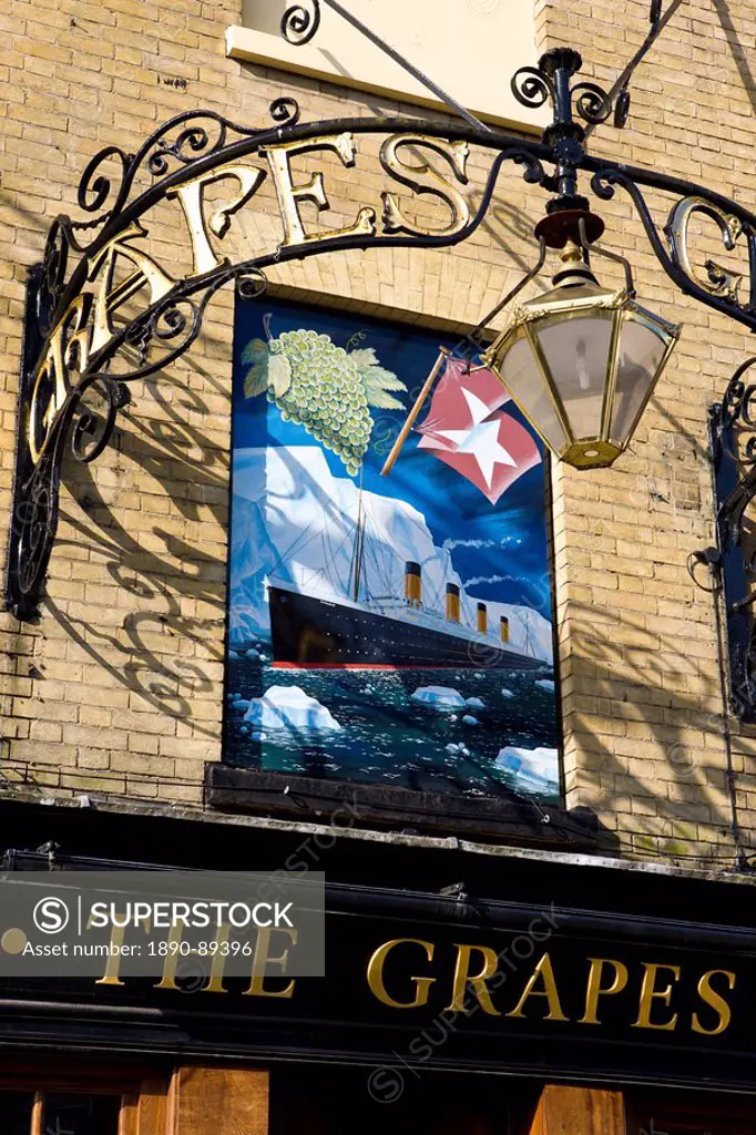Sign above the famous Grapes public house where many of the Titanic workers frequented, Southampton, Hampshire, England, United Kingdom, Europe