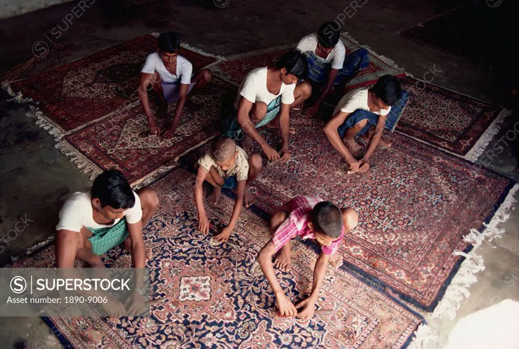 Carpet clipping and finishing, northern India, India, Asia
