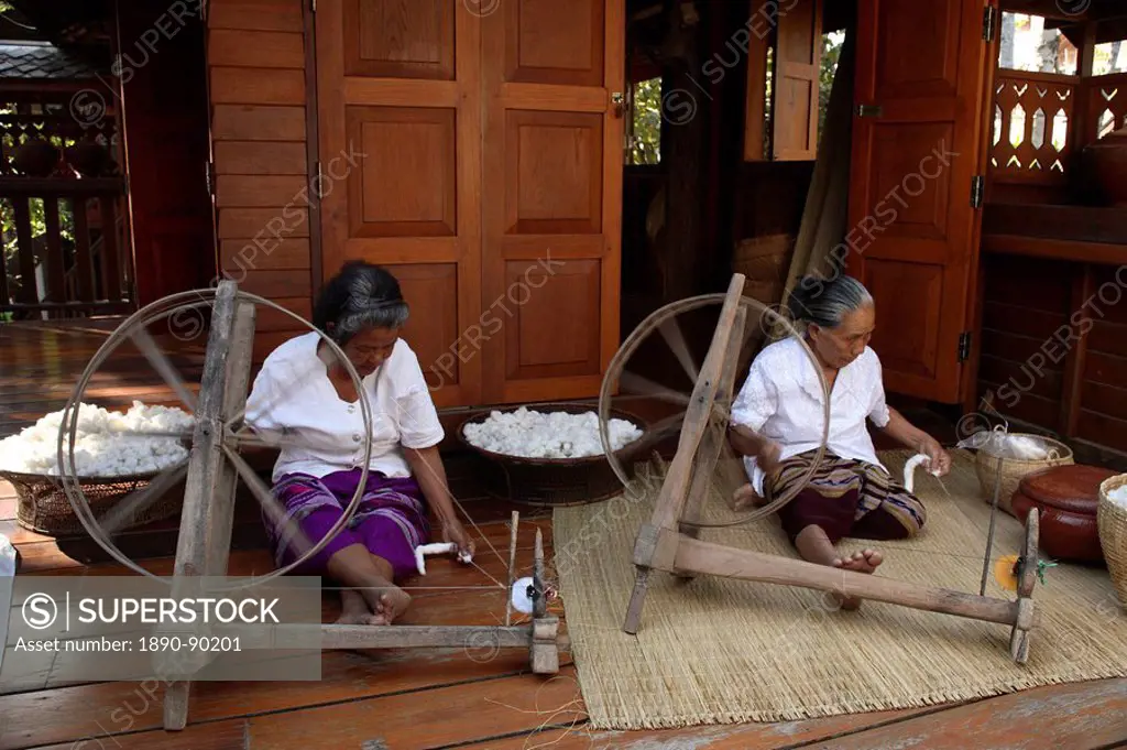 Spinning cotton in Chiang Mai, Thailand, Southeast Asia, Asia