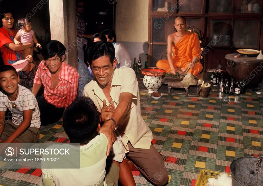 Chiropractor at Wat Pho, Bangkok, Thailand, Southeast Asia, Asia