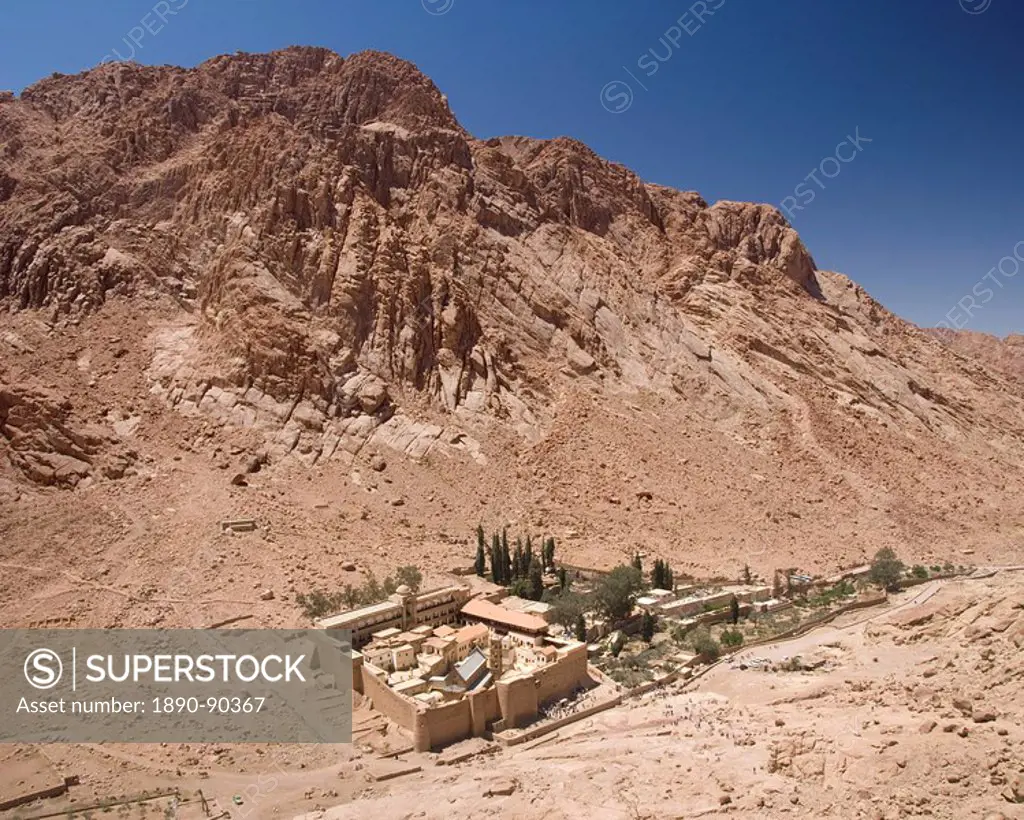 St. Catherine´s Monastery, UNESCO World Heritage Site, with shoulder of Mount Sinai behind, Sinai Peninsula Desert, Egypt, North Africa, Africa