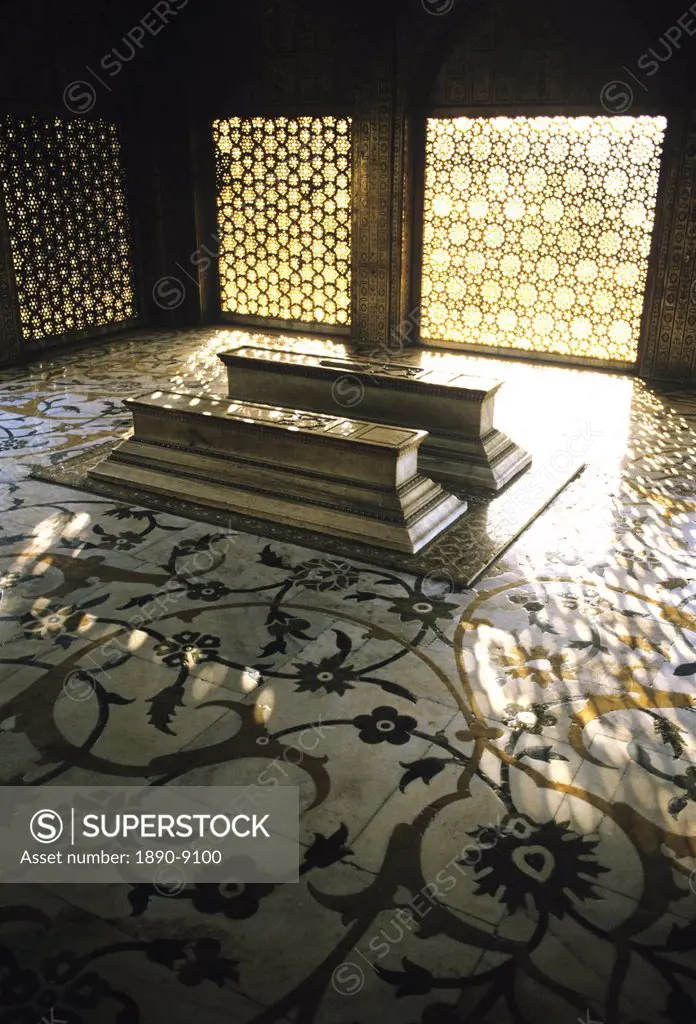 Interior of the Taj Mahal, UNESCO World Heritage Site, Agra, Uttar Pradesh state, India, Asia