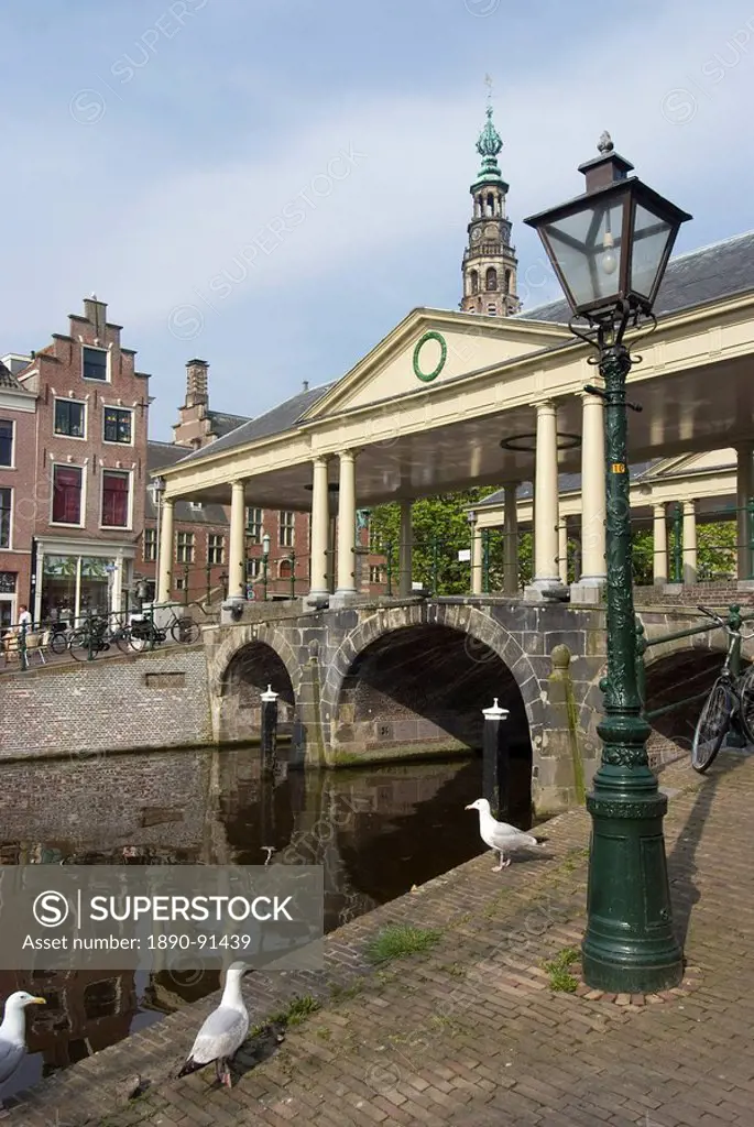 The Corn Bridge, Centre of the Old Town, Leiden, Netherlands, Europe