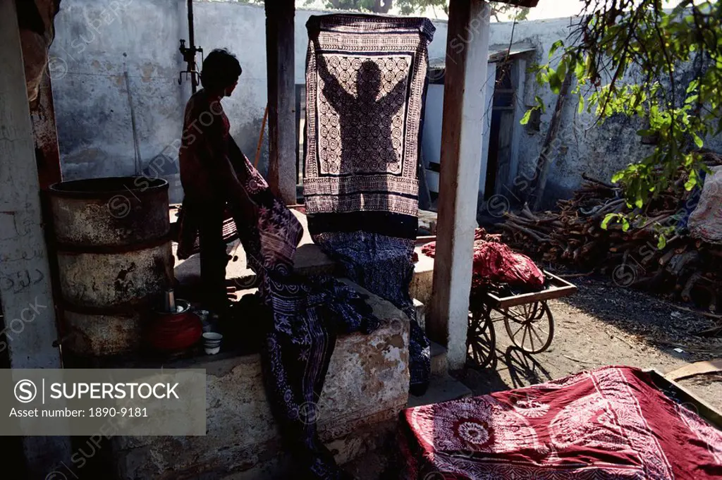 Batik dyeing, Mandui, Kutch district, Gujarat state, India, Asia