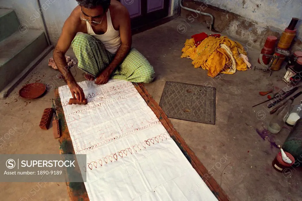 Tie and dye process, Bhuj, Kutch district, Gujarat state, India, Asia