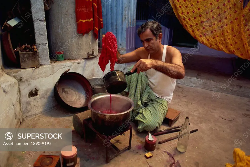 Tie and dye process, Bhuj town, Kutch district, Gujarat state, India, Asia