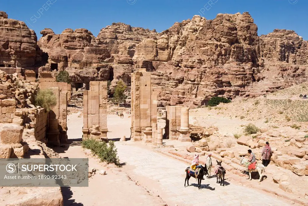 Colonnaded Street and Temenos Gateway, Petra, UNESCO World Heritage Site, Jordan, Middle East