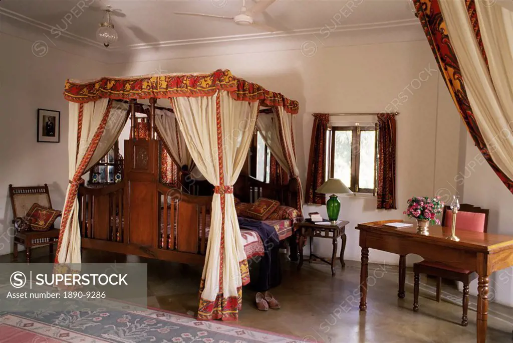Reproduction colonial style four poster bed and block printed fabrics in guest bedroom, Samode Haveli, Gangapol District, Jaipur, Rajasthan state, Ind...