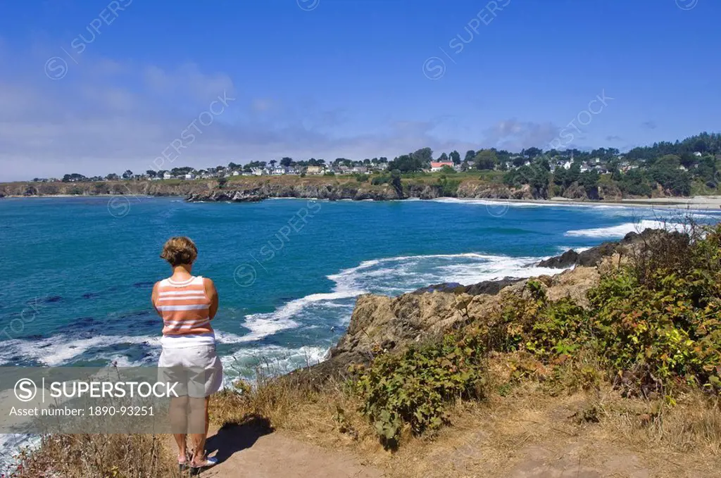 Woman on clif overlooking California´s picturesque Mendocino coast, California, United States of America, North America