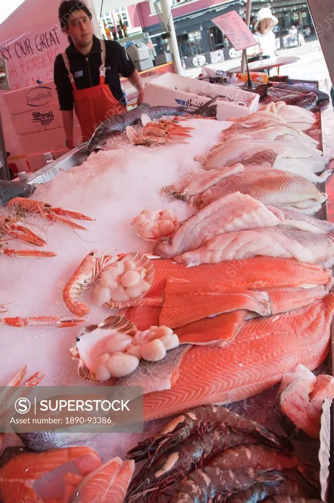 Shopping for seafood at the market, Bergen, Norway, Scandinavia, Europe