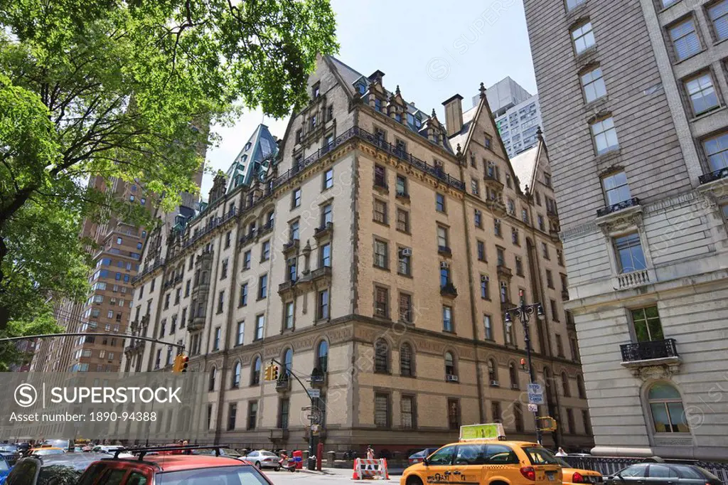 The Dakota Building, where John Lennon lived at the time leading up to his death, Central Park West, Manhattan, New York City, New York, United States...