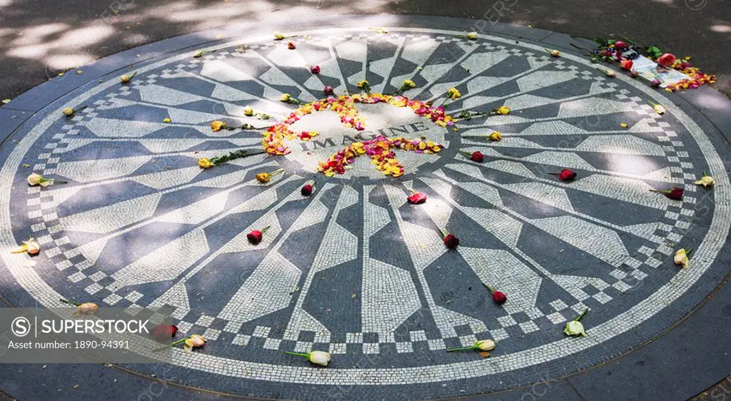 The Imagine Mosaic memorial to John Lennon who lived nearby at the Dakota Building, Strawberry Fields, Central Park, Manhattan, New York City, New Yor...