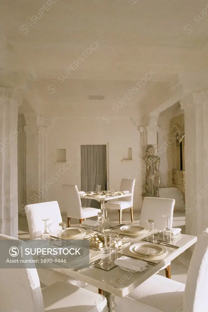Dining room, Devi Garh Fort Palace Hotel, Devi Garh, near Udaipur, Rajasthan state, India, Asia