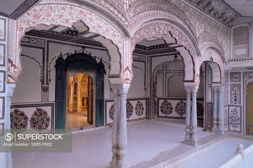 The painted walls of a covered verandah which surrounds one of the fort courtyards, Kuchaman Fort, Kuchaman Rajasthan state, India, Asia