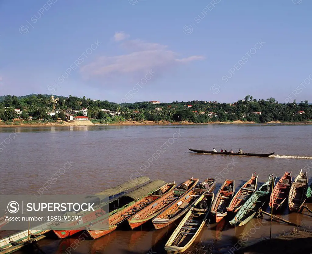 The Mekong River at Chiang Khong, looking over to Laos on the opposite bank, Thailand, Southeast Asia, Asia