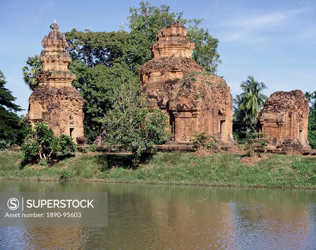 The overgrown Khmer temple of Prasat Si Koraphum, Thailand, Southeast Asia, Asia