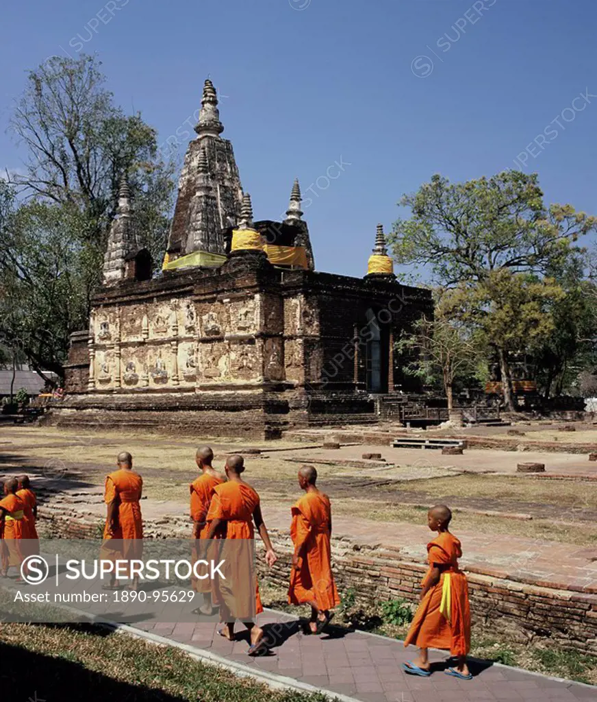 Monks in Wat Chedi Ched Yod, a 16th century Lanna monument, Chiang Mai, Thailand, Southeast Asia, Asia