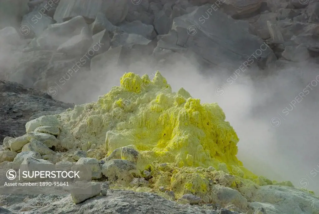 Steaming sulphur dome on volcanic solfatara vent, Io_zan, Kussharo caldera, Akan National Park, Hokkaido, Japan, Asia