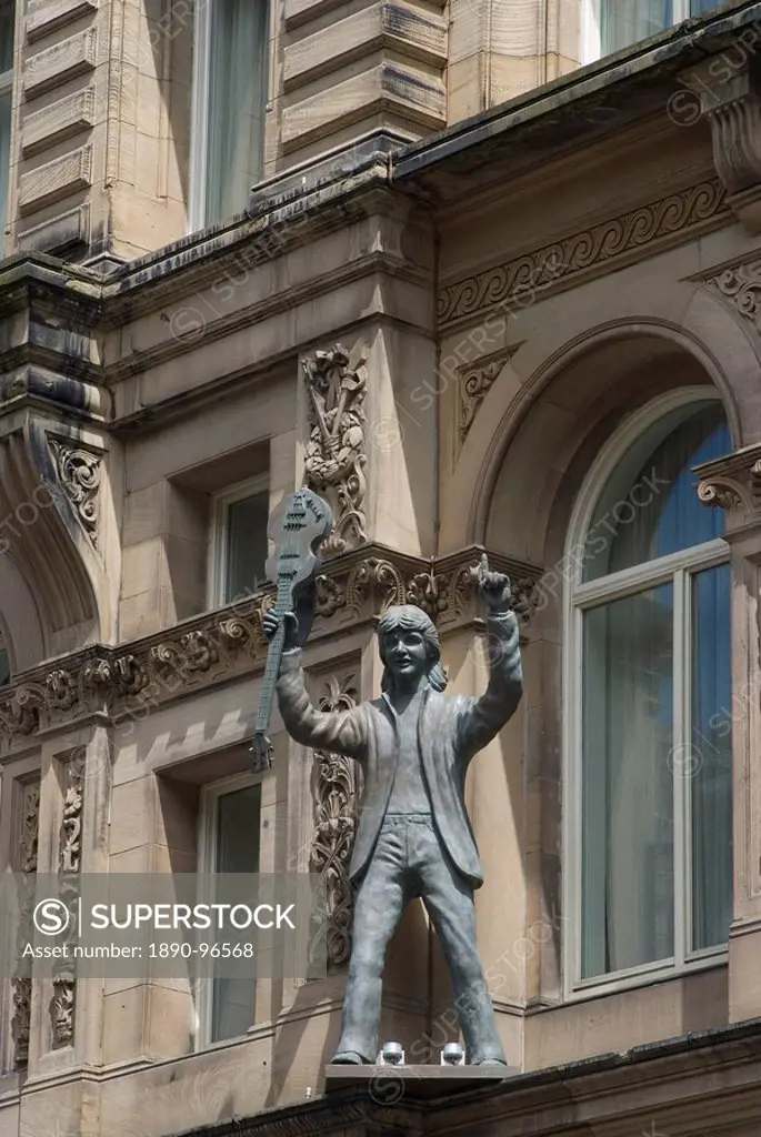 Statue of Paul McCartney outside the Hard Day´s Night Hotel, Liverpool, Merseyside, England, United Kingdom, Europe