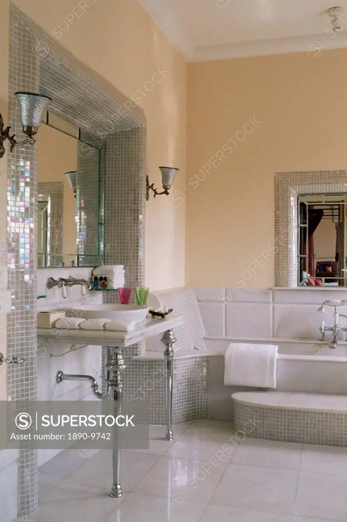 Bathroom suite, Usha Kiran Palace Hotel, Gwalior, Madhya Pradesh state, India, Asia